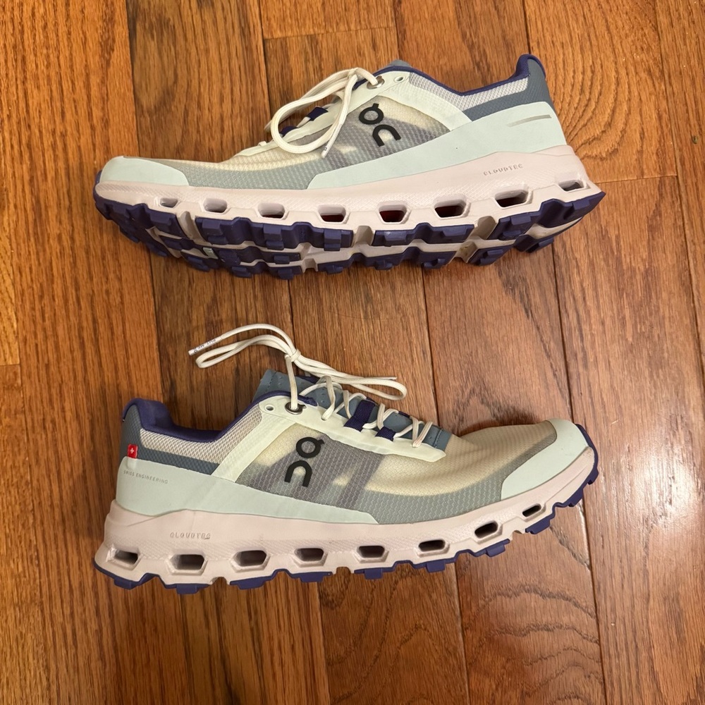 On Running Women's Cloudvista Sneakers - Picture 5 of 13